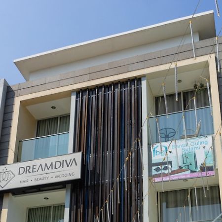 RedDoorz near Setrasari Mall 4 Bandung Exterior foto